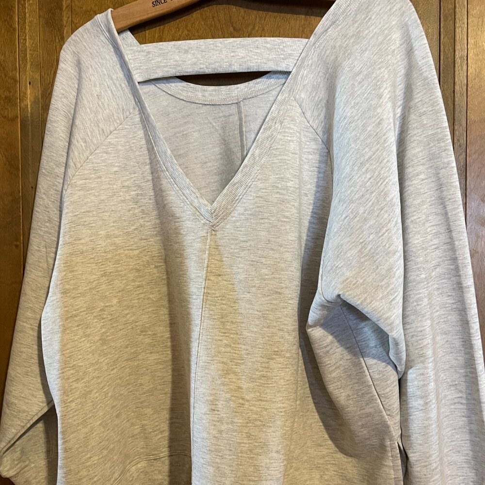 YOGALICIOUS Stephanie Sweatshirt! Size Large (L) / Super SOFT! READ ALL DETAILS - Picture 1 of 9